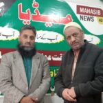 راولپنڈی صدرمسلم کانفرنس و سابق وزیراعظم آزادکشمیر سردارعتیق احمد خان سے مجاہد منزل میں راجہ محمد الیاس خان، سردار خورشید عباسی، سردار مقصود عباسی اور سردار زاہد عباسی کی ملاقات، ایکشن کمیٹی کے راہنما کی مسلم کانفرنس میں باضابطہ شمولیت، سردار عتیق احمدخان نے ہار پہنا کر مبارکباد دی.